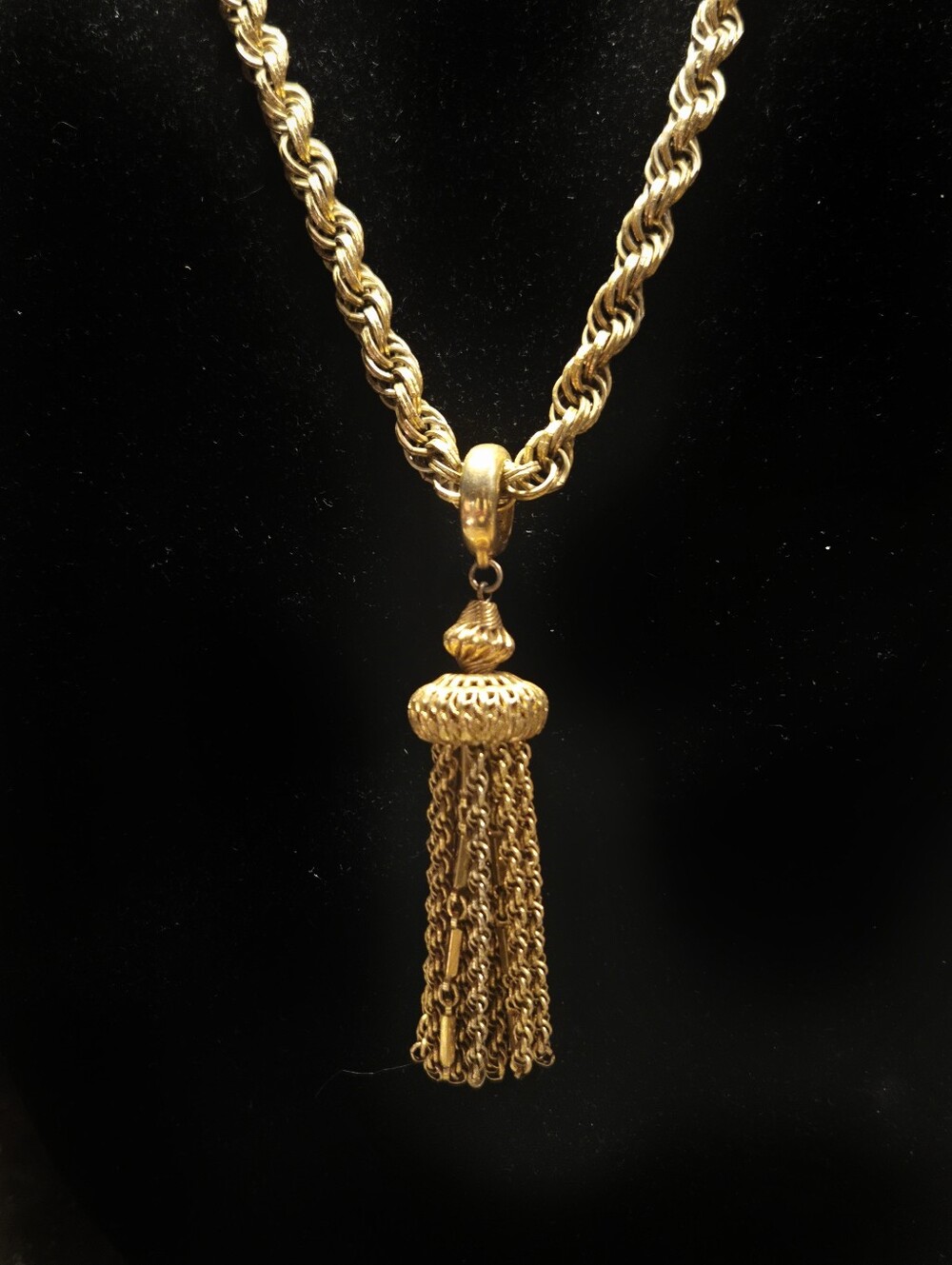 Monet Vtg Damita Gold Tone Tassel Necklace Rope Chain